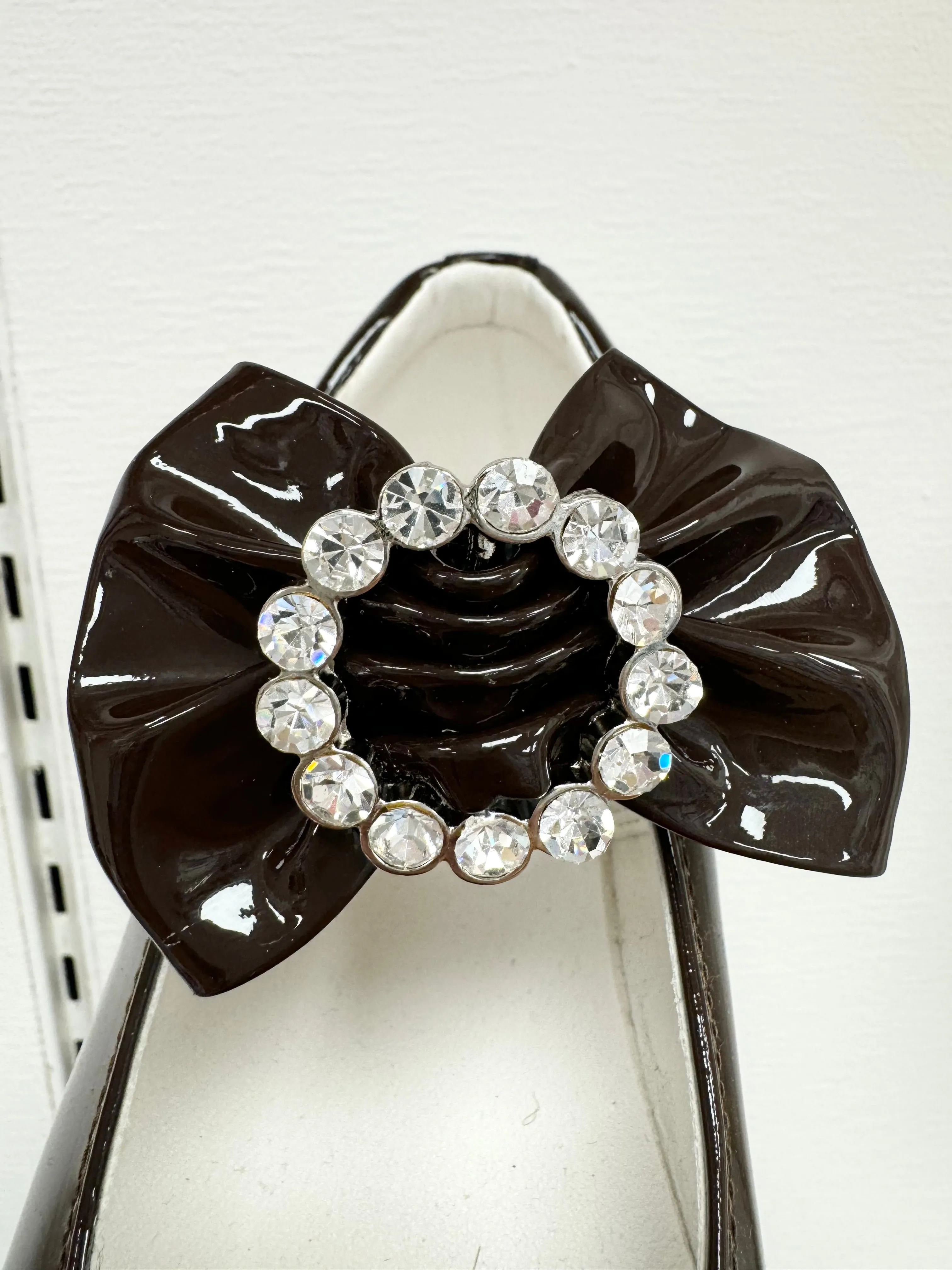 Circle Brown Patent Shoe Bows