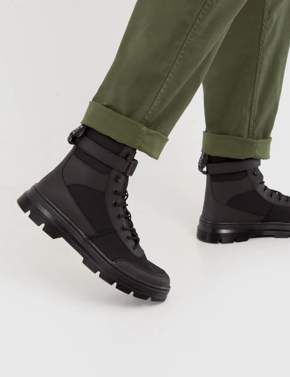 DR. MARTENS COMBS TECH BLACK