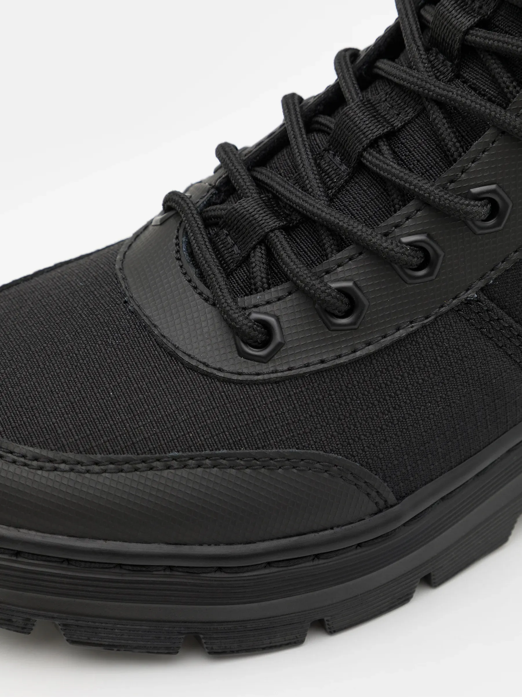 DR. MARTENS COMBS TECH BLACK