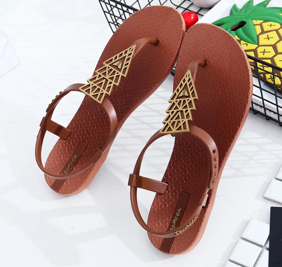 Flat beach shoes - Women's shoes