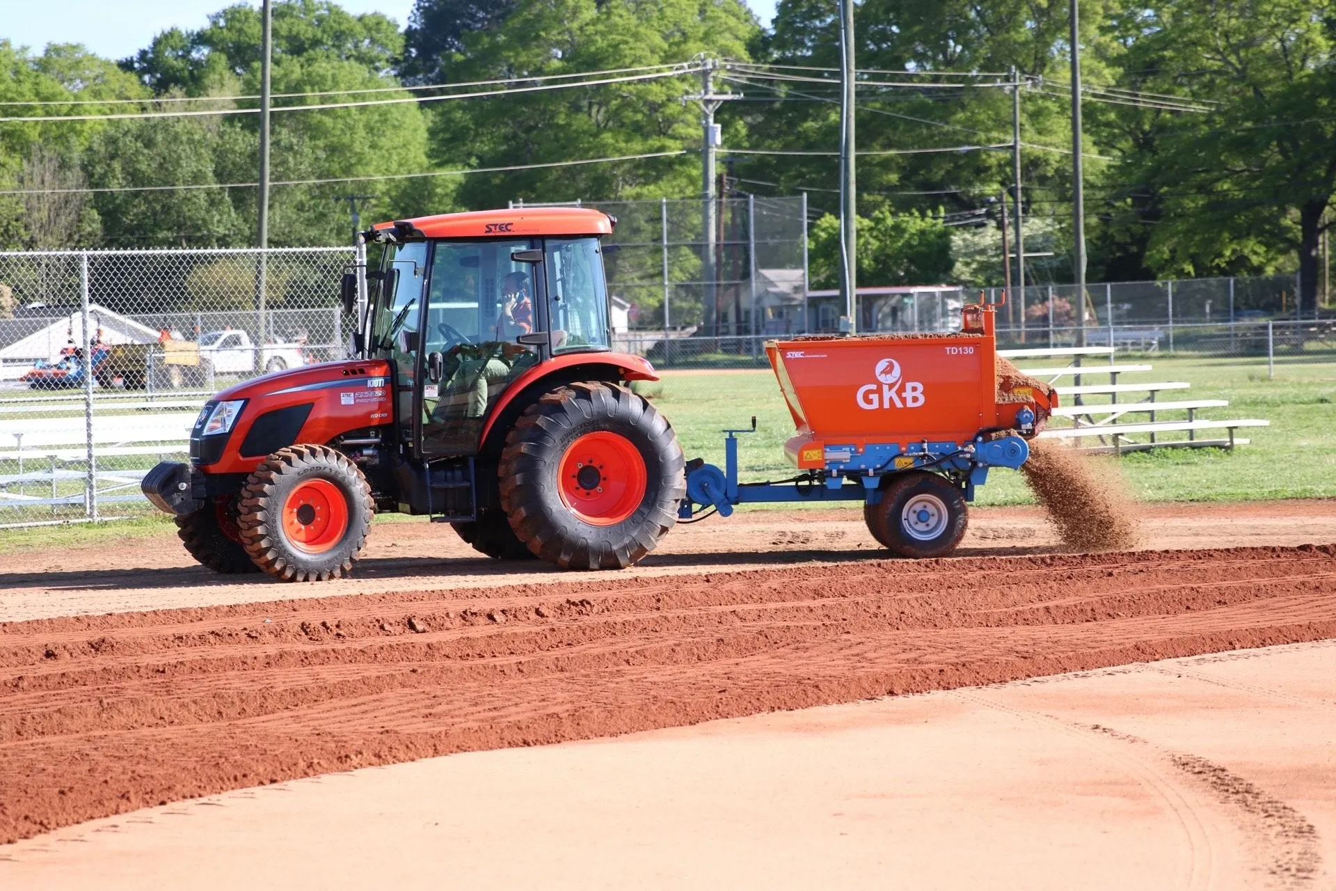 GKB Topdrop With Adjustable Hydraulic Spreading Brush | Model TD114- TD330 | Working Width 55''- 79'' | 25-50 HP | For Tractor