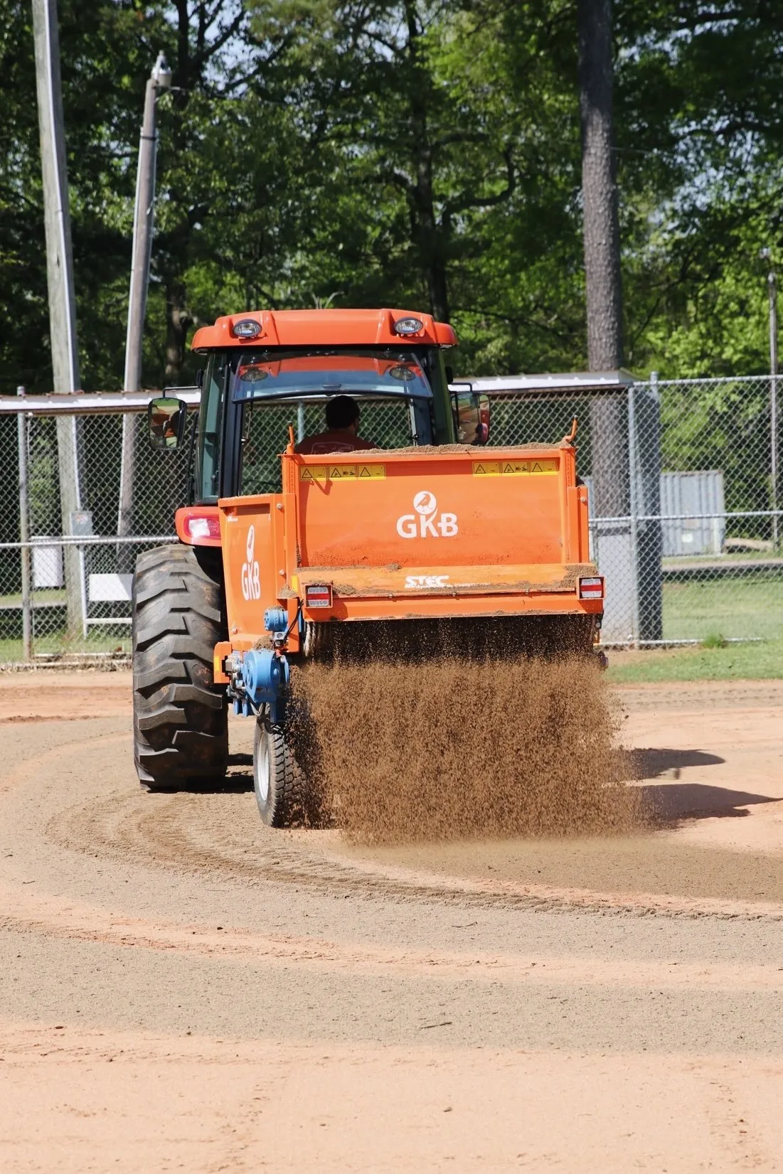 GKB Topdrop With Adjustable Hydraulic Spreading Brush | Model TD114- TD330 | Working Width 55''- 79'' | 25-50 HP | For Tractor