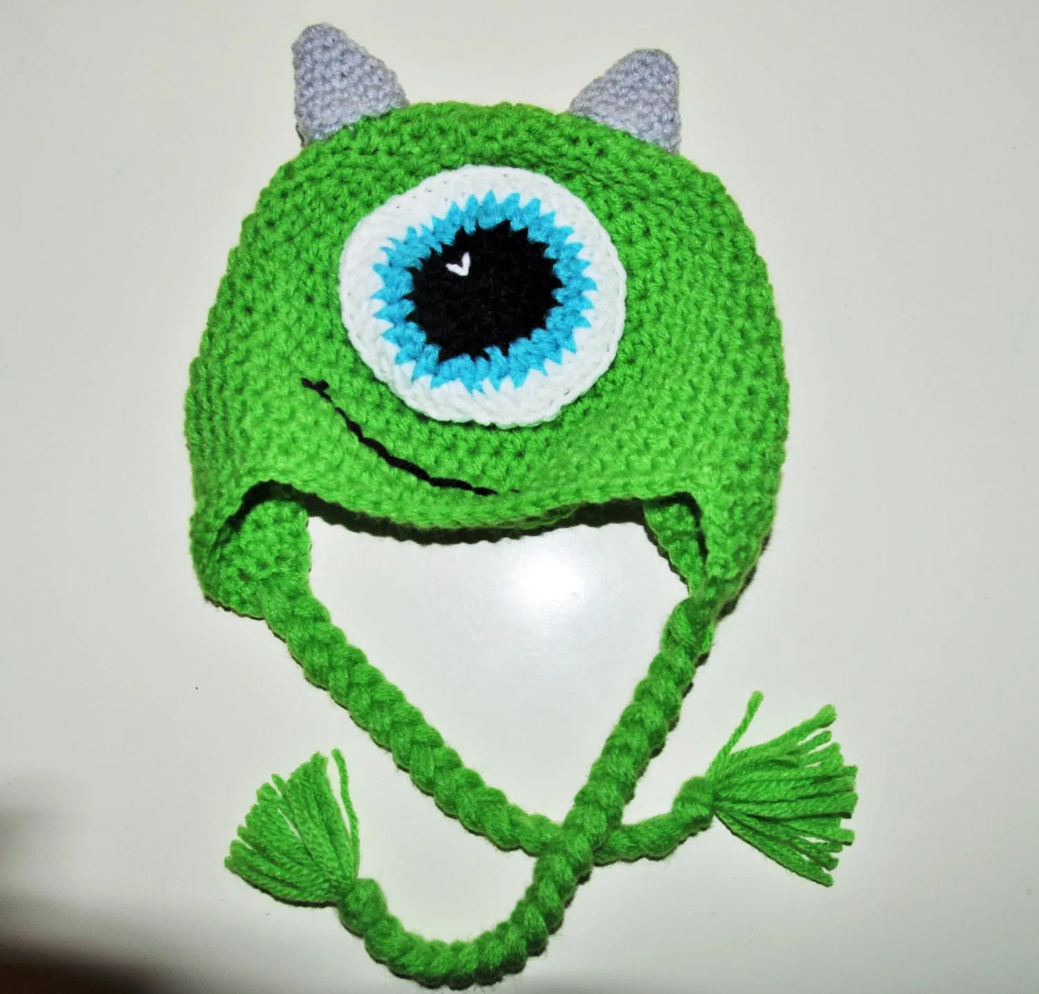 Mike Wizowski hat and matching shoes, monsters inc hat and shoe set, crochet monsters inc hat and shoes, monsters in cake smash, smash cake