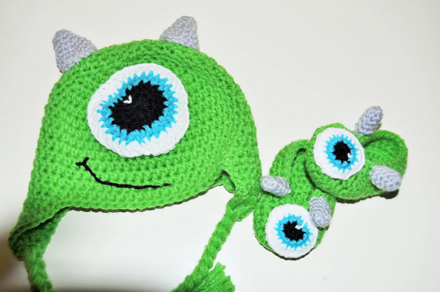 Mike Wizowski hat and matching shoes, monsters inc hat and shoe set, crochet monsters inc hat and shoes, monsters in cake smash, smash cake