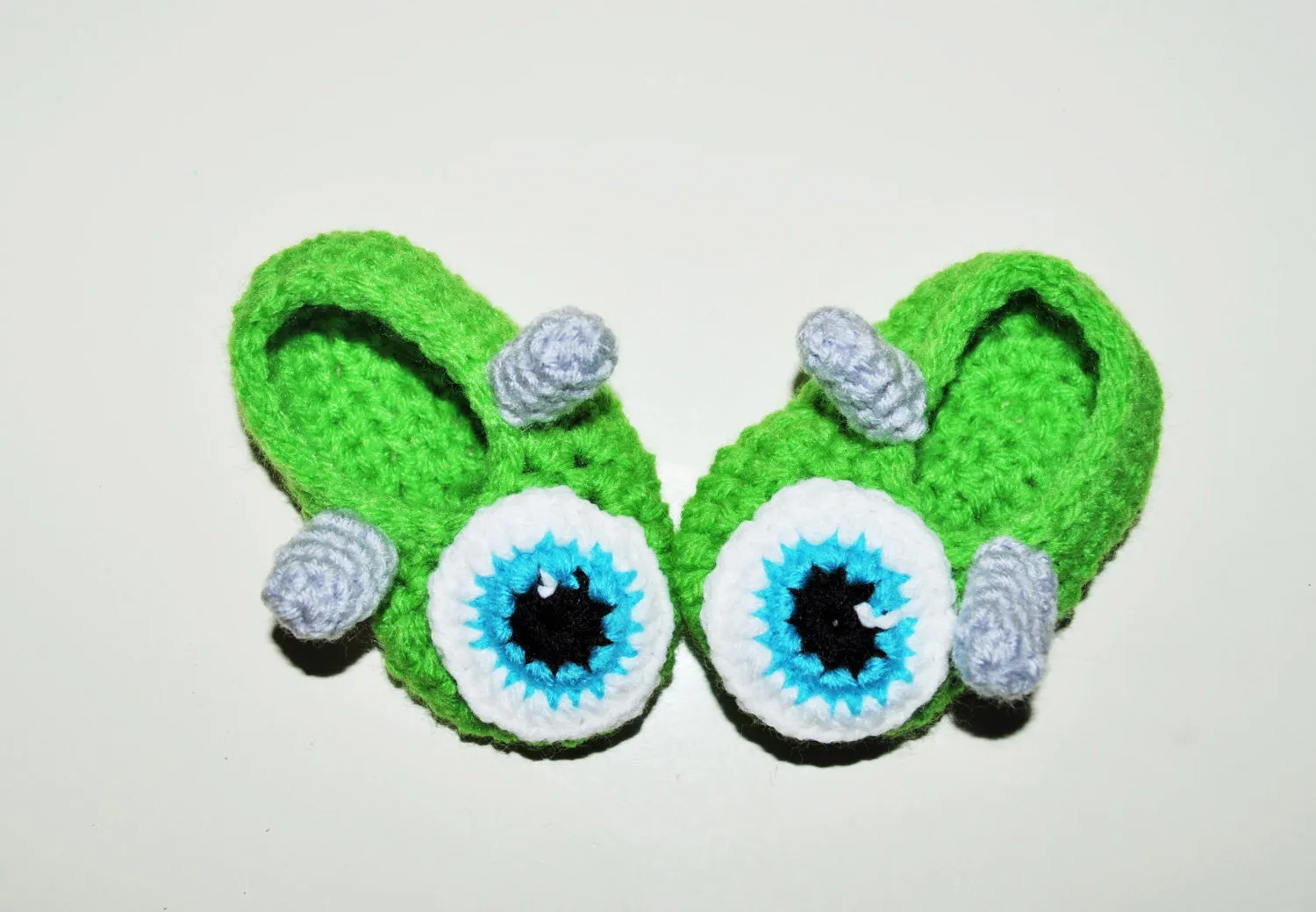 Mike Wizowski hat and matching shoes, monsters inc hat and shoe set, crochet monsters inc hat and shoes, monsters in cake smash, smash cake