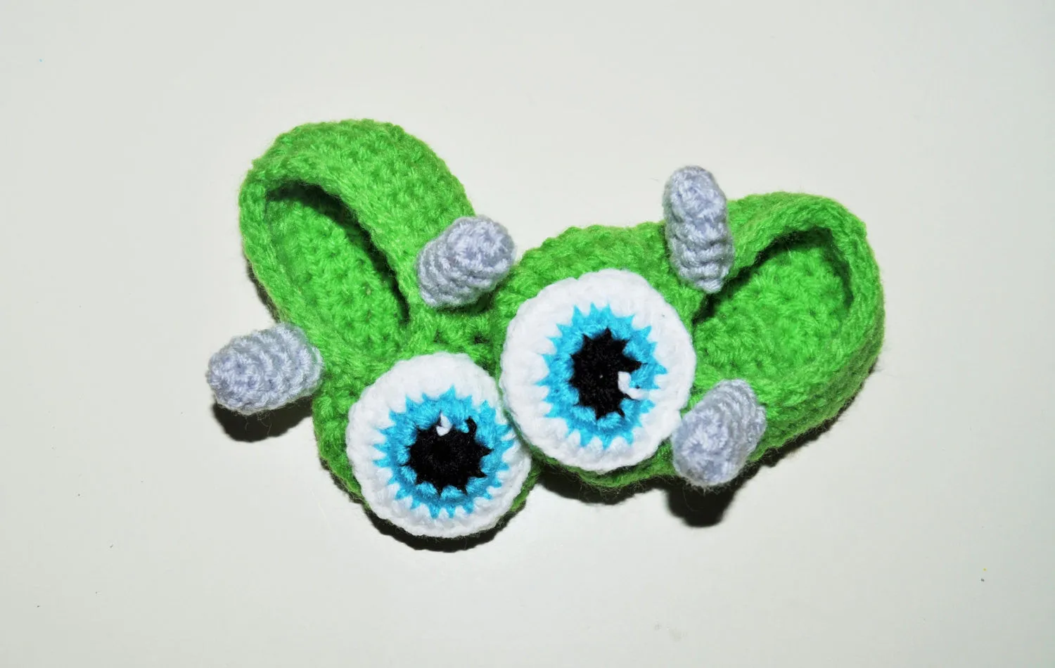 Mike Wizowski hat and matching shoes, monsters inc hat and shoe set, crochet monsters inc hat and shoes, monsters in cake smash, smash cake