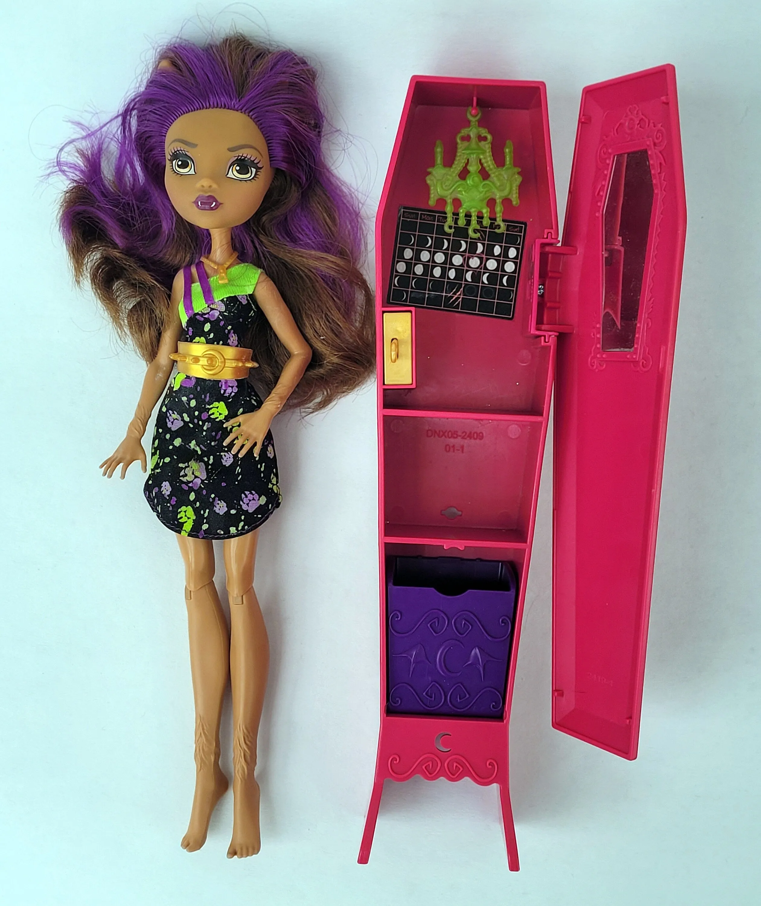 Monster High Doll Ghoul La La Locker Clawdeen Wolf Playset for Collectors, OOAK Repaint, Playing, Original Accessories, Furniture, Mattel