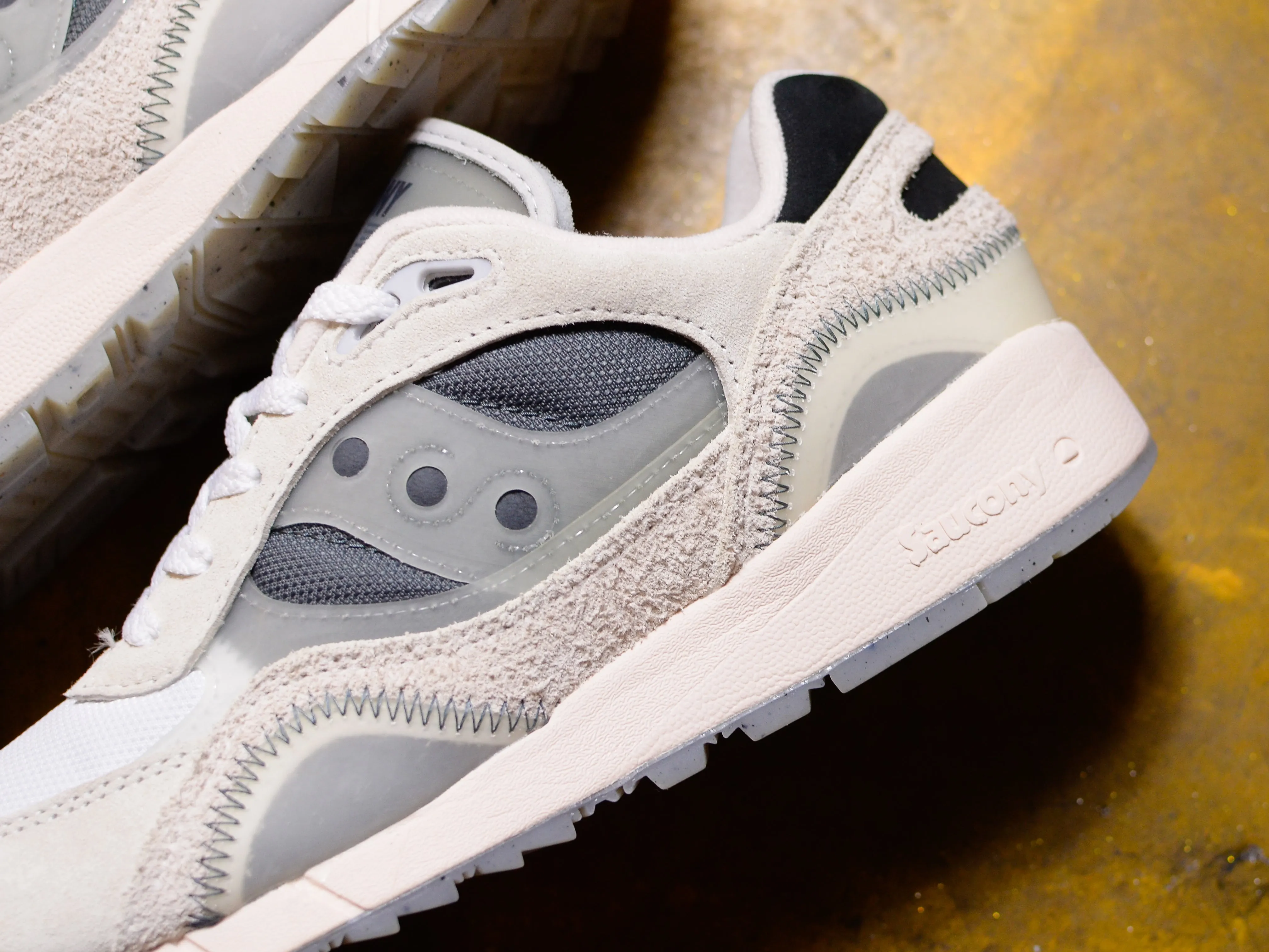 Saucony Shadow 6000 - White / Dark Grey