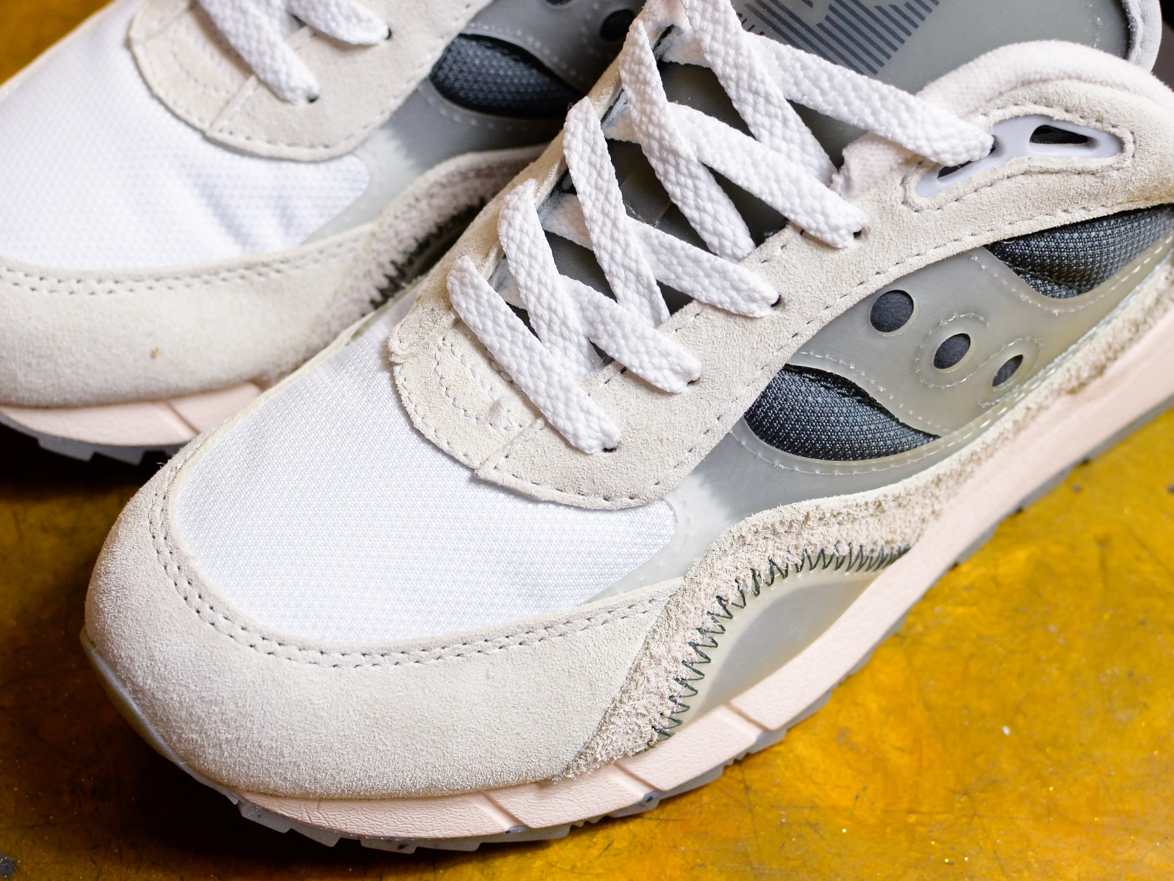 Saucony Shadow 6000 - White / Dark Grey