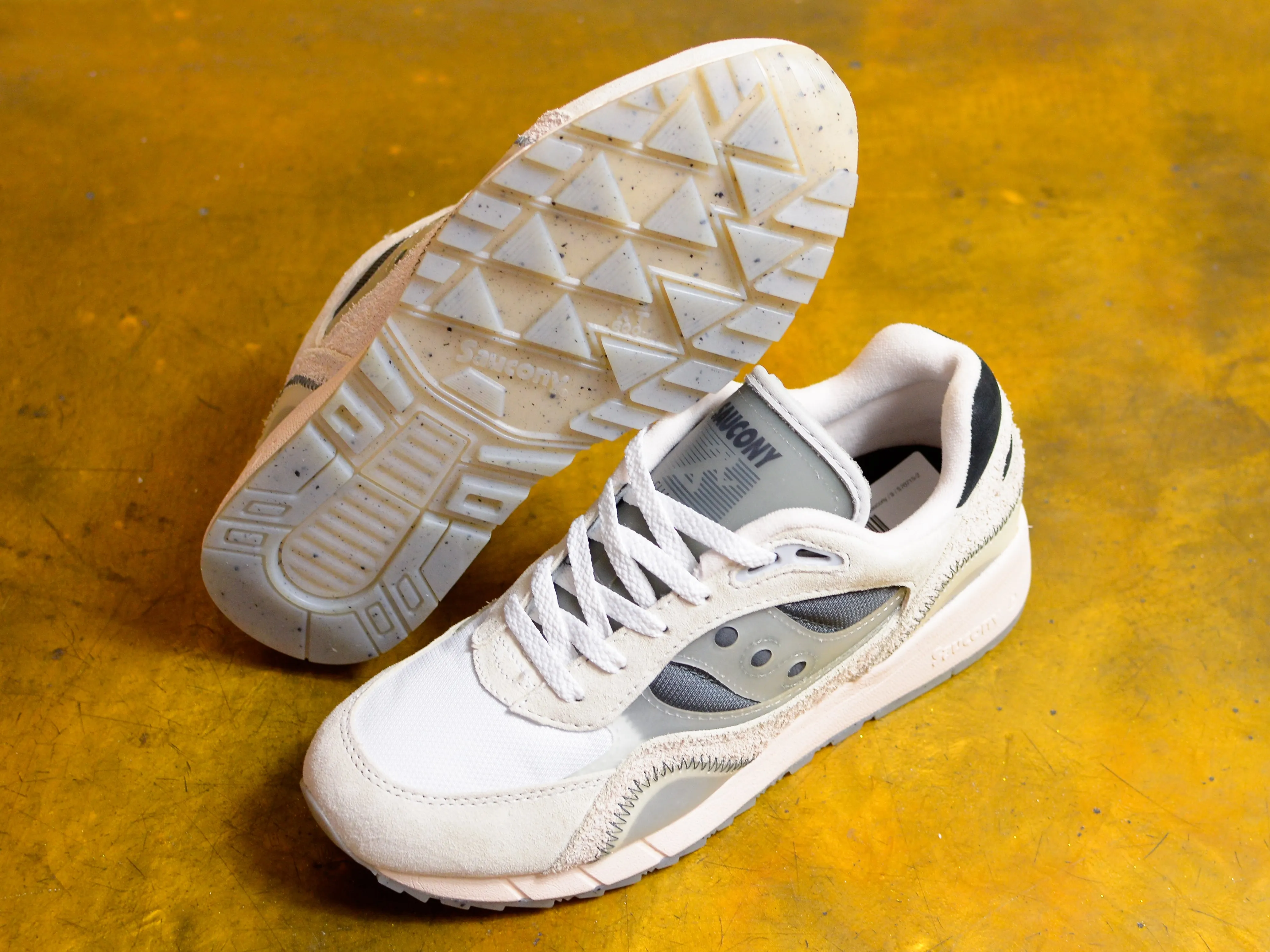 Saucony Shadow 6000 - White / Dark Grey