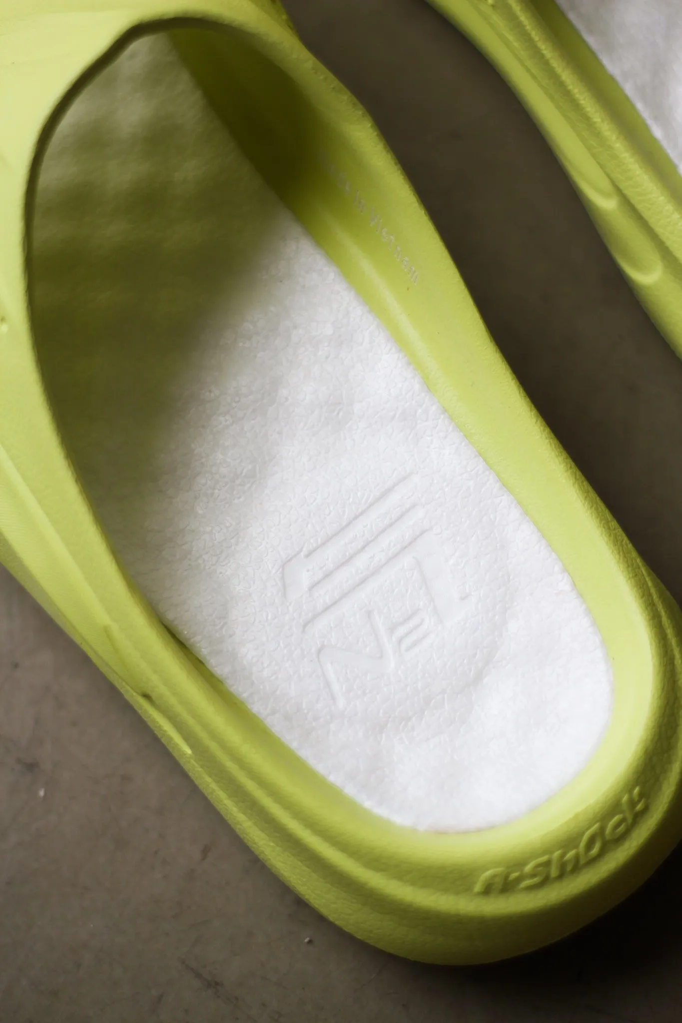 U BUBBLE SLIDE "LIME GREEN"